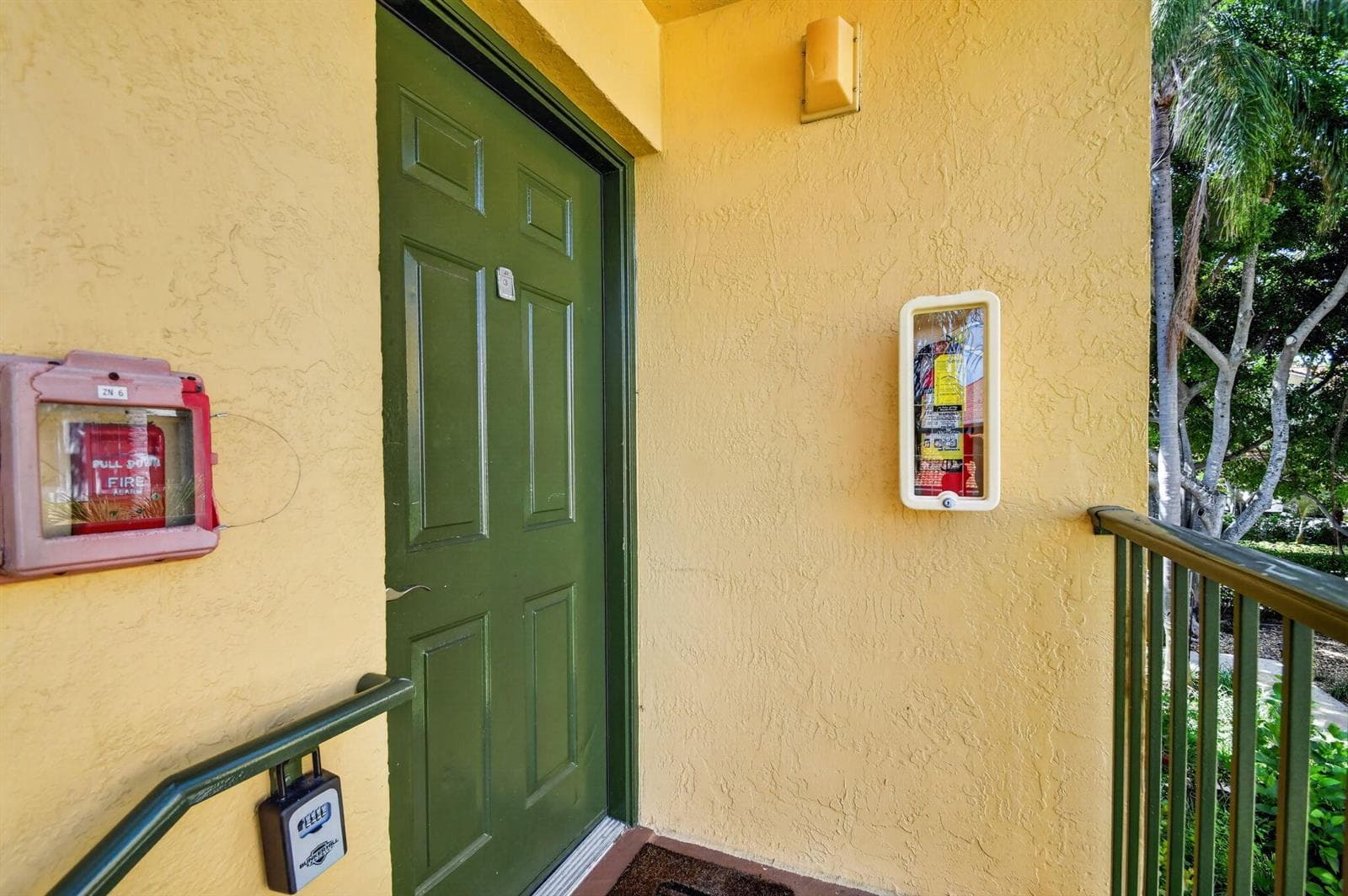 160 YACHT CLUB Way # 211, Hypoluxo, FL 33462 photo 3