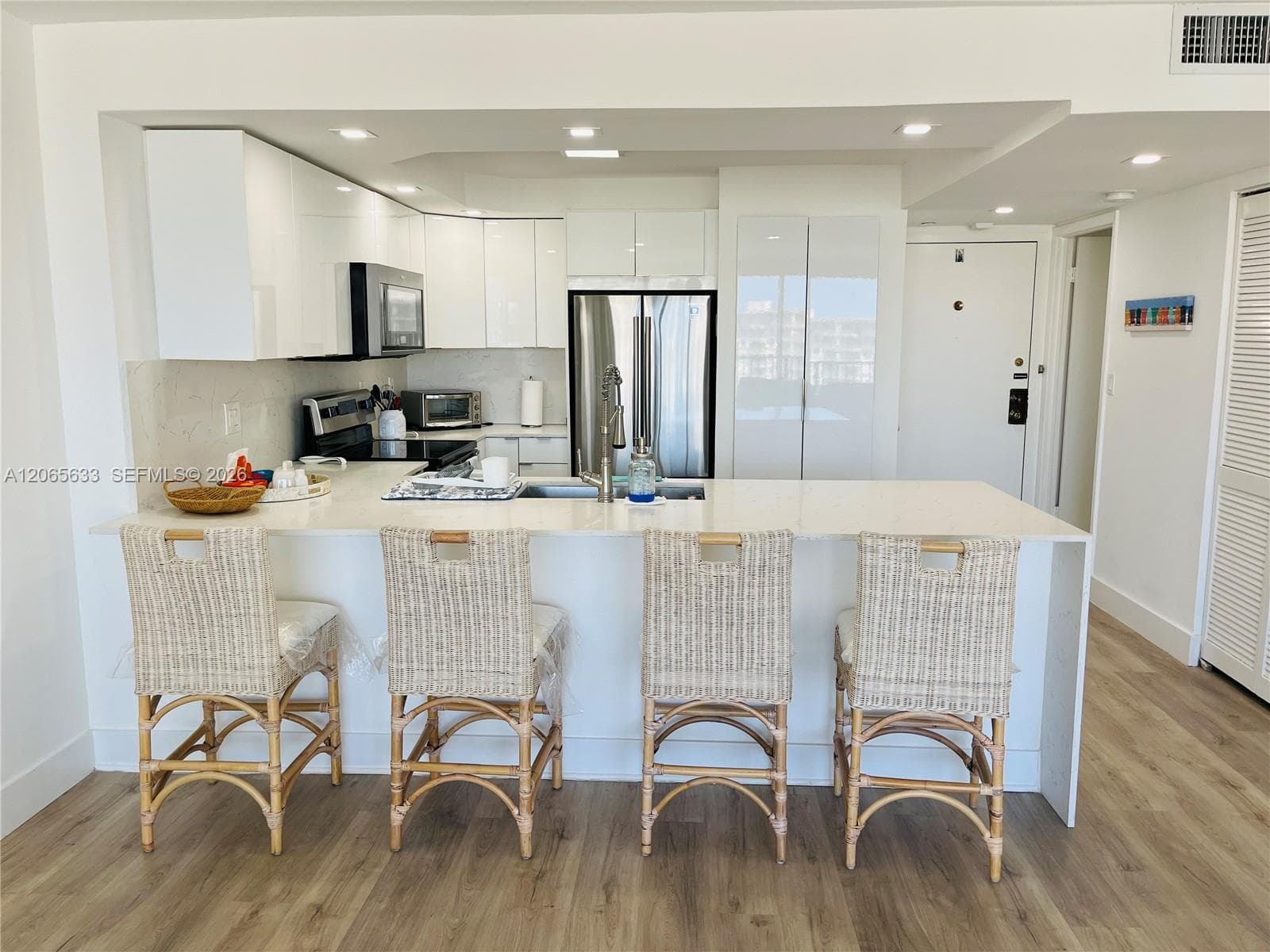 1450 Brickell Bay Dr # 1414, Miami, FL 33131 photo 2