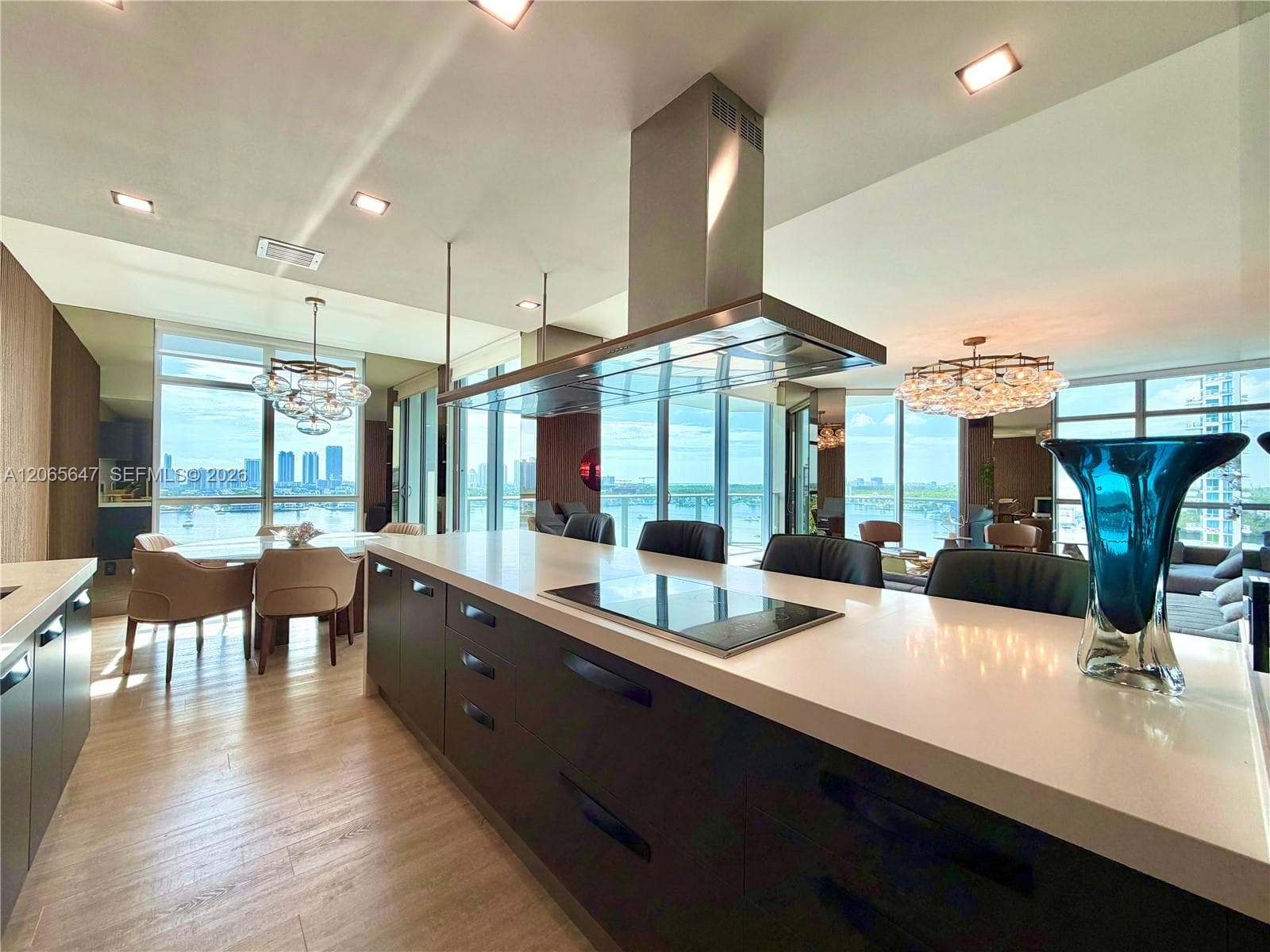 17301 Biscayne Blvd # 1409, North Miami Beach, FL 33160 photo 5