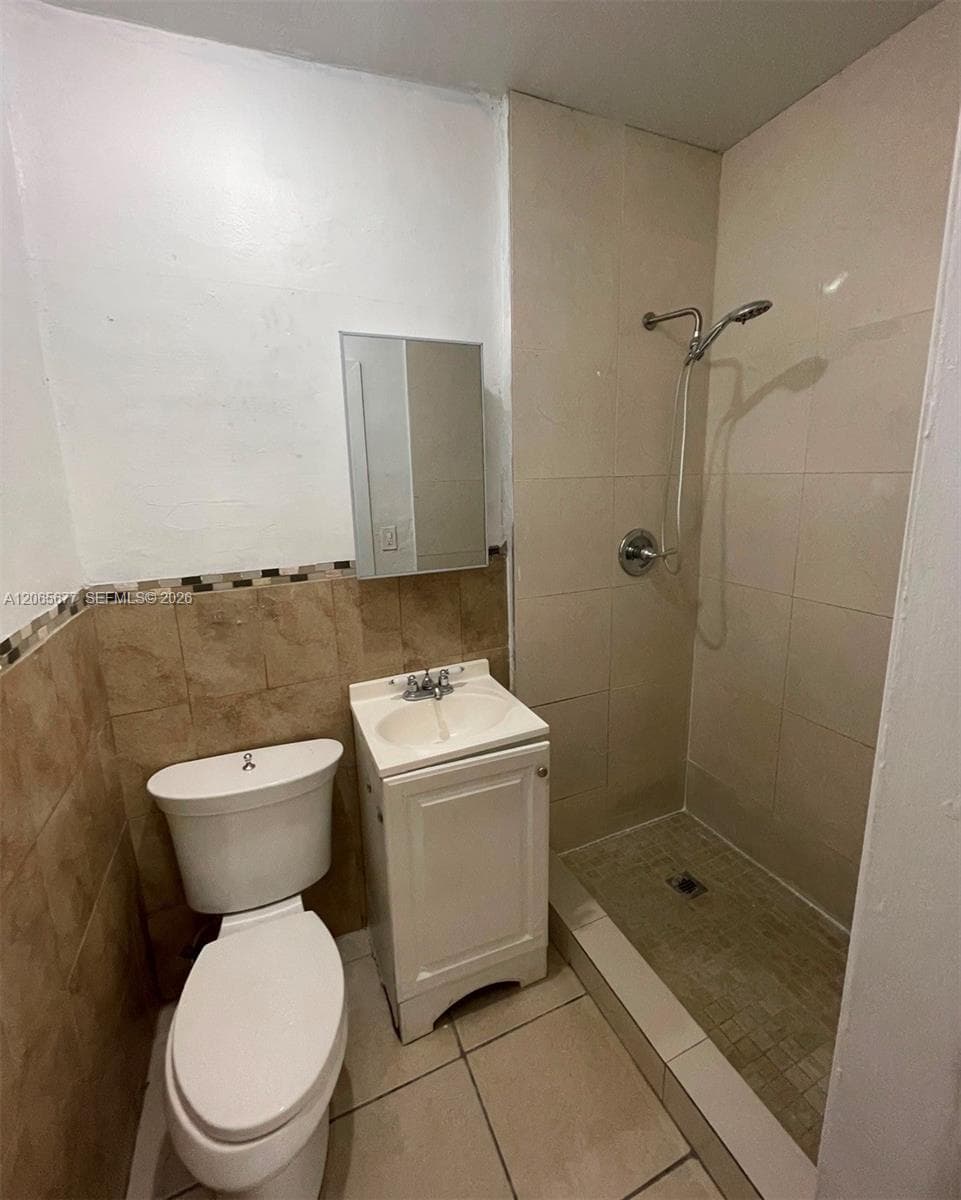 120 NE 185th Ter # 120, Miami, FL 33179 photo 2