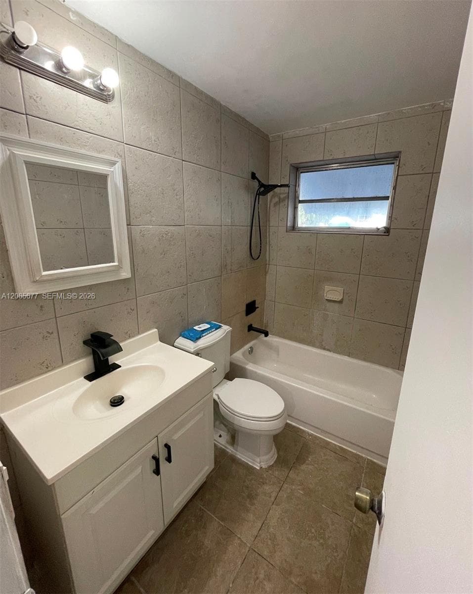 120 NE 185th Ter # 120, Miami, FL 33179 photo 3