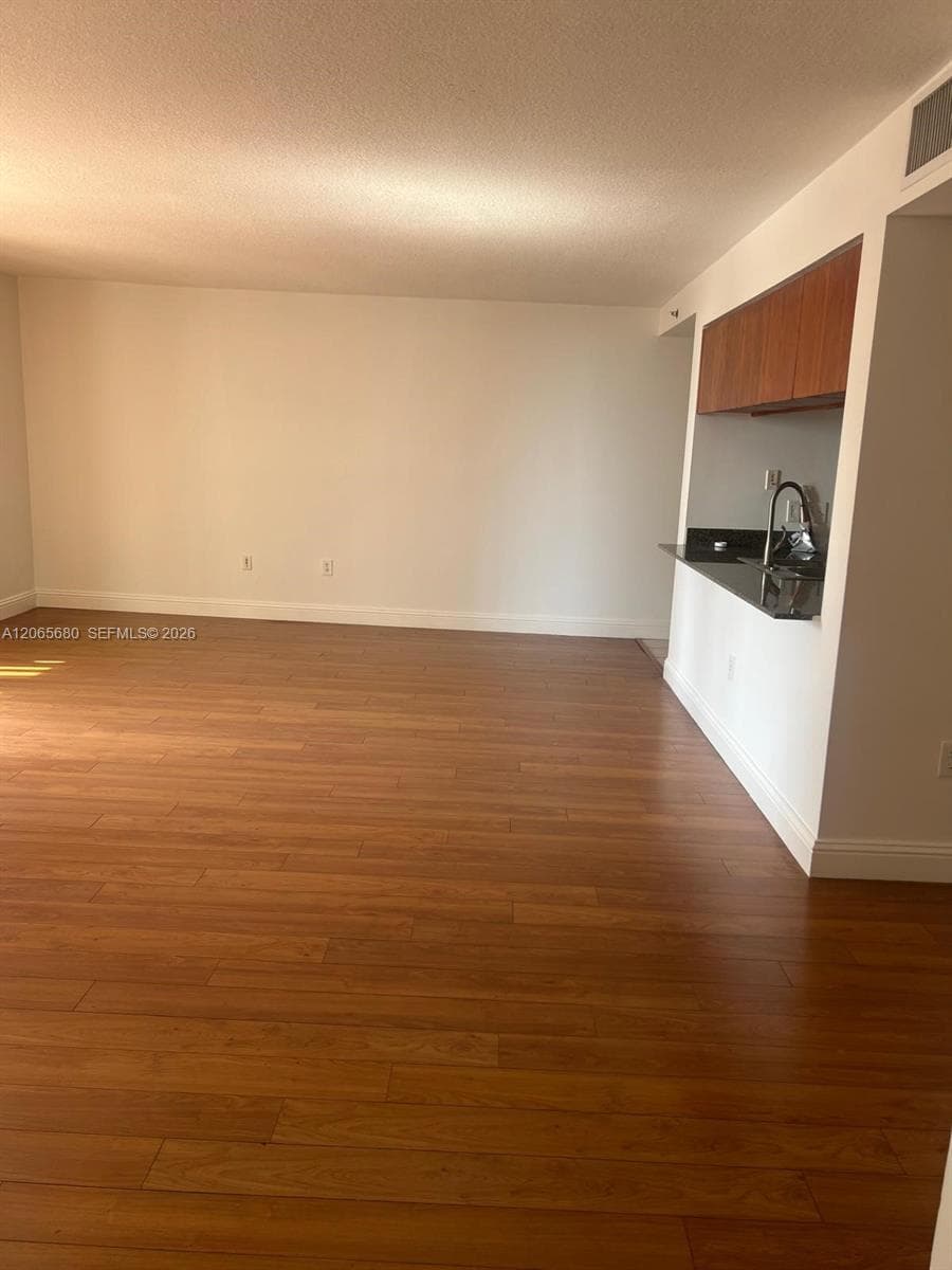 1200 Brickell Bay Dr # 2723, Miami, FL 33131 photo 4