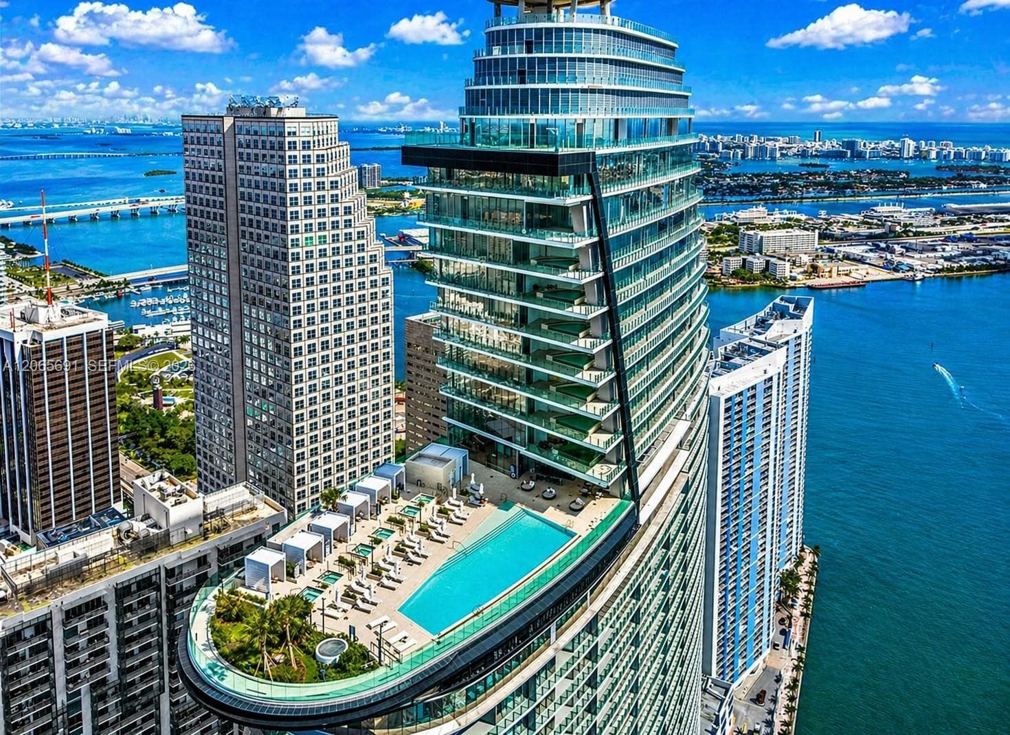 300 Biscayne Boulevard Way # 4201E, Miami, FL 33131 photo 2