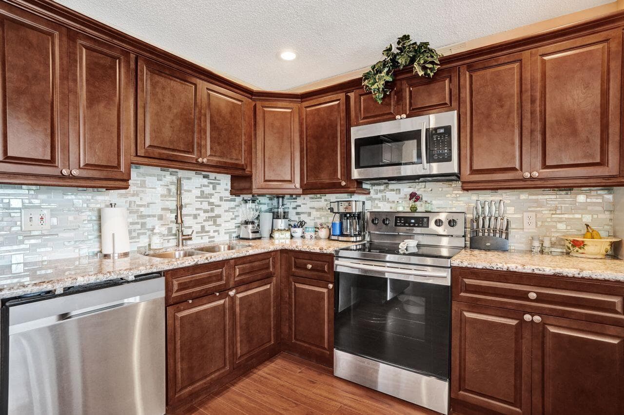 4737 Grapevine Way, Davie, FL 33331 photo 4