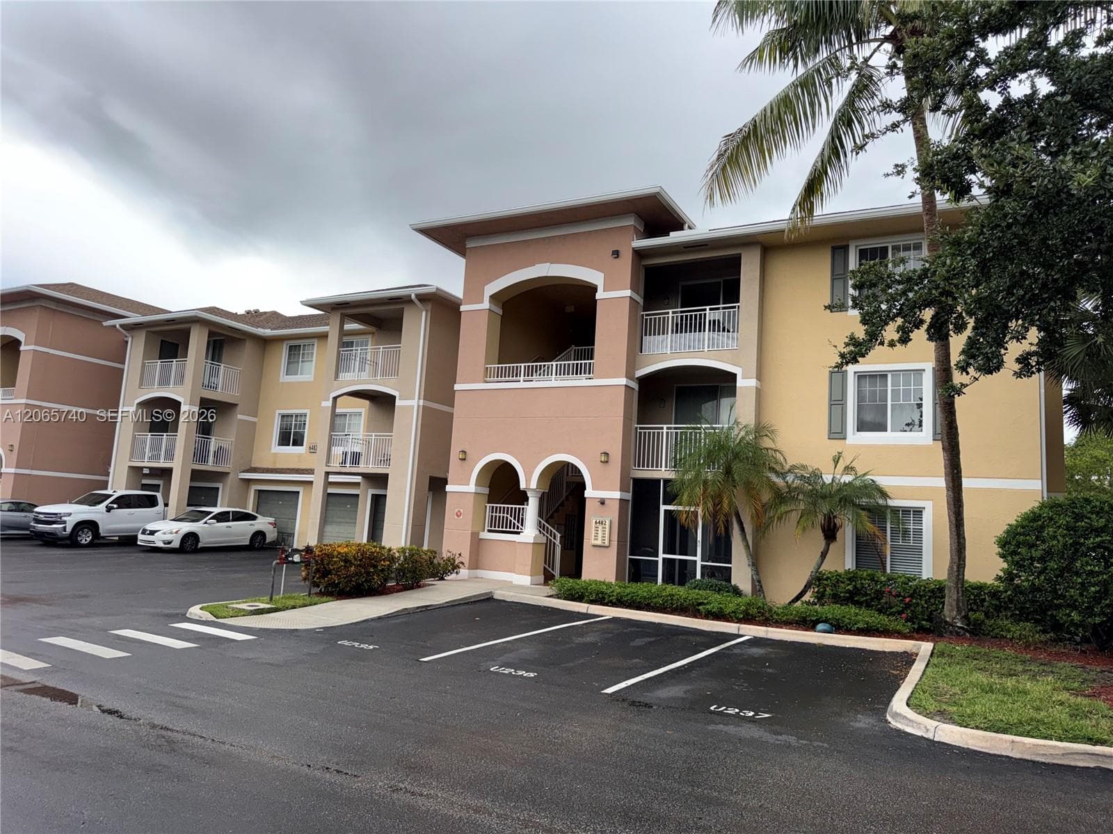 6482 Emerald Dunes Dr # 303, West Palm Beach, FL 33411 photo 2