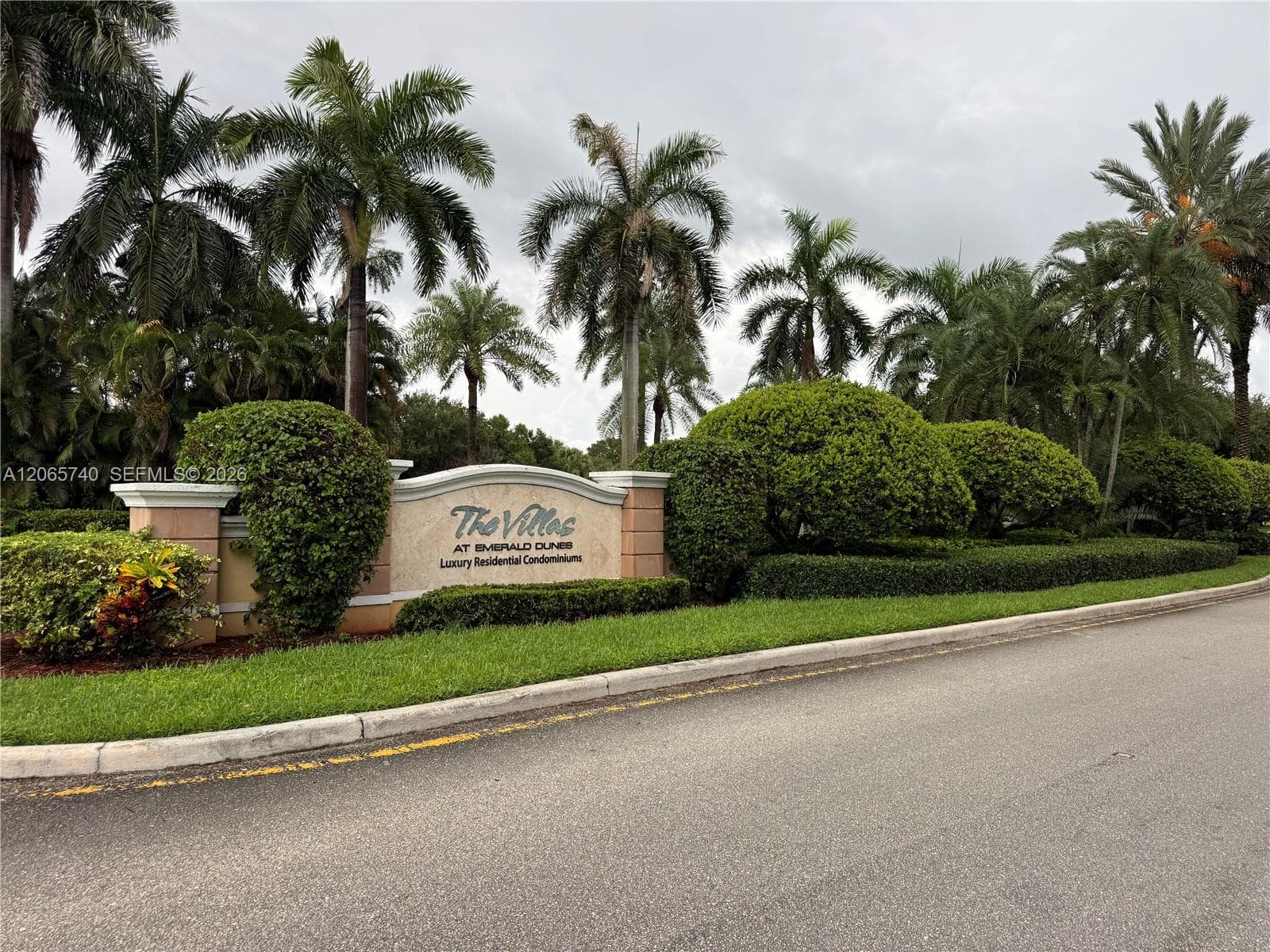 6482 Emerald Dunes Dr # 303, West Palm Beach, FL 33411