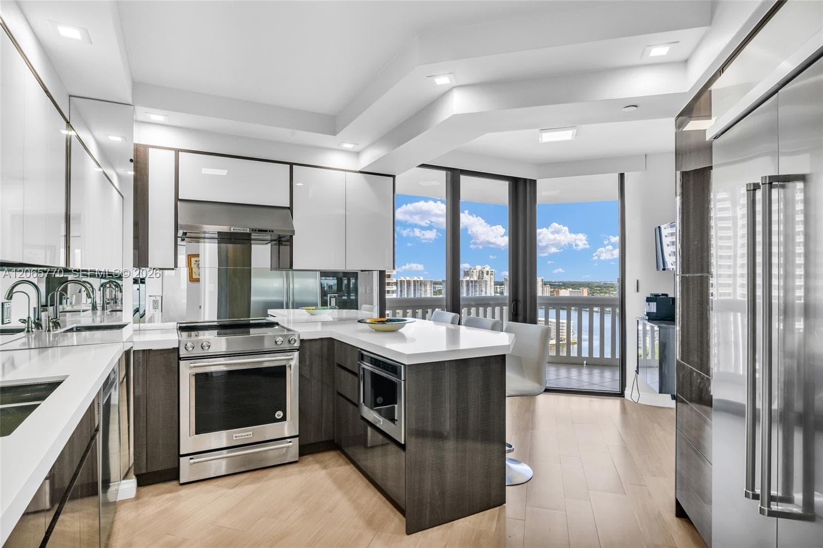2000 Island Blvd # 2006, Aventura, FL 33160 photo 3