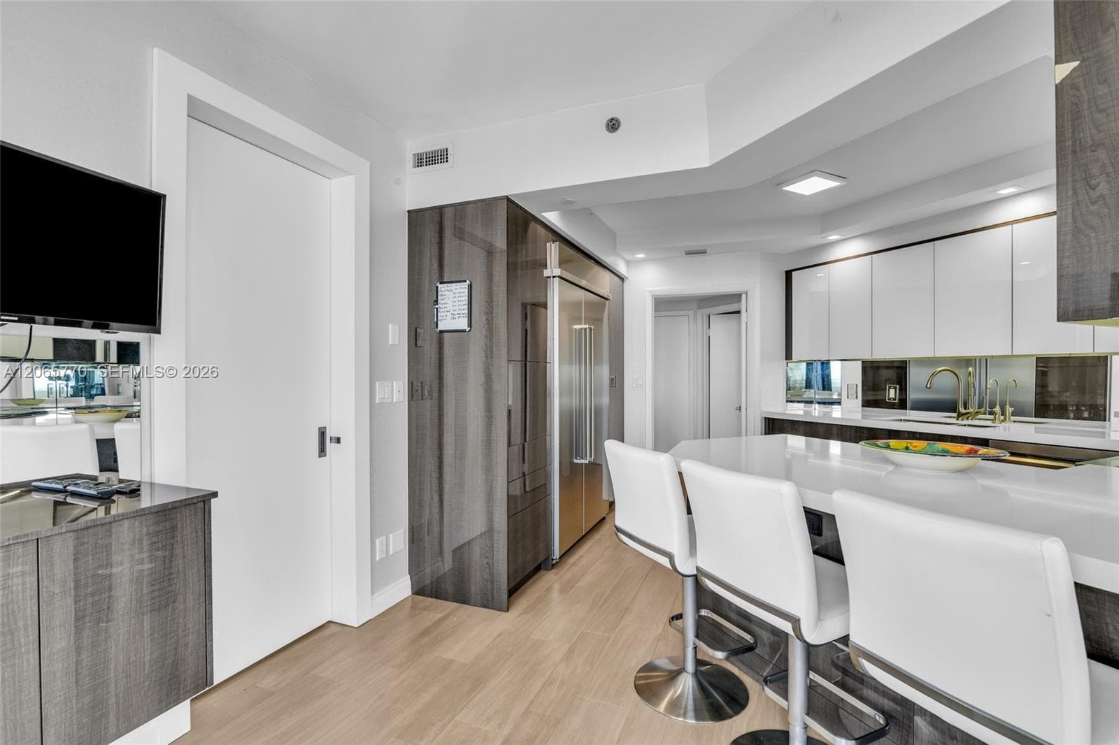 2000 Island Blvd # 2006, Aventura, FL 33160 photo 4