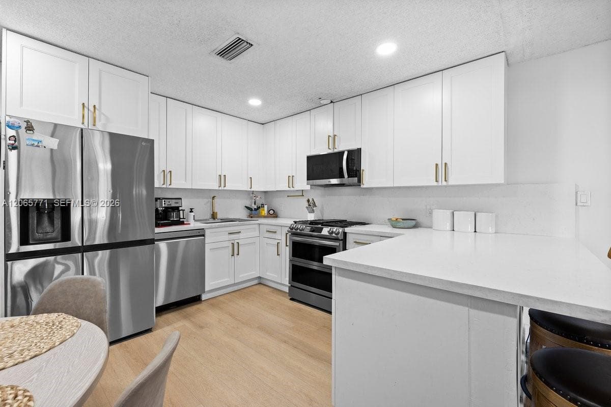 8921 NW 26th Pl, Sunrise, FL 33322 photo 2