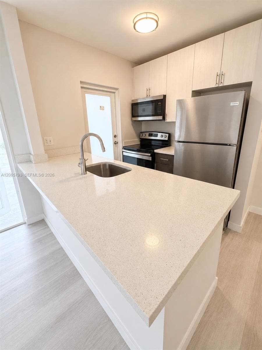 1535 Michigan Ave # 6, Miami Beach, FL 33139 photo 2