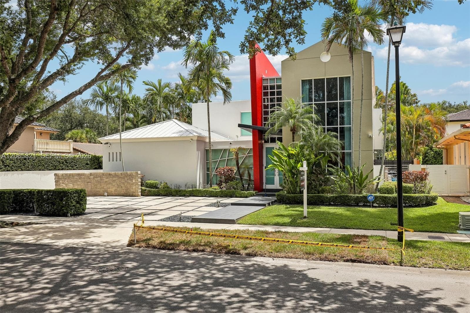 16581 NW 84th Ave, Miami Lakes, FL 33016