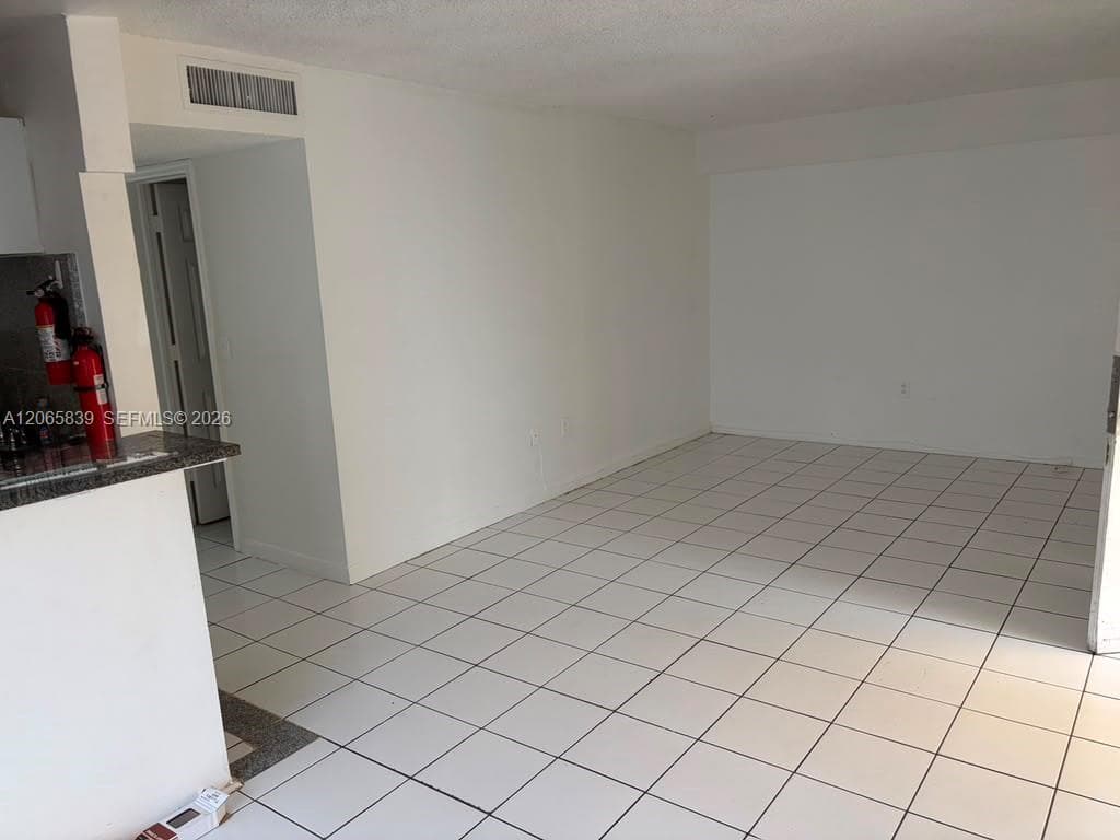 2138 SW 6th St # 102, Miami, FL 33135 photo 2