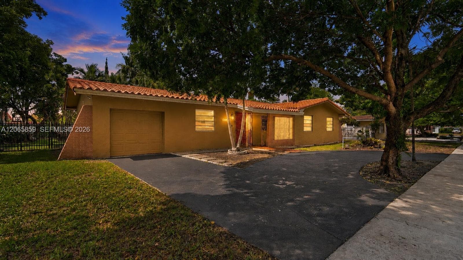 10710 SW 32nd St, Miami, FL 33165