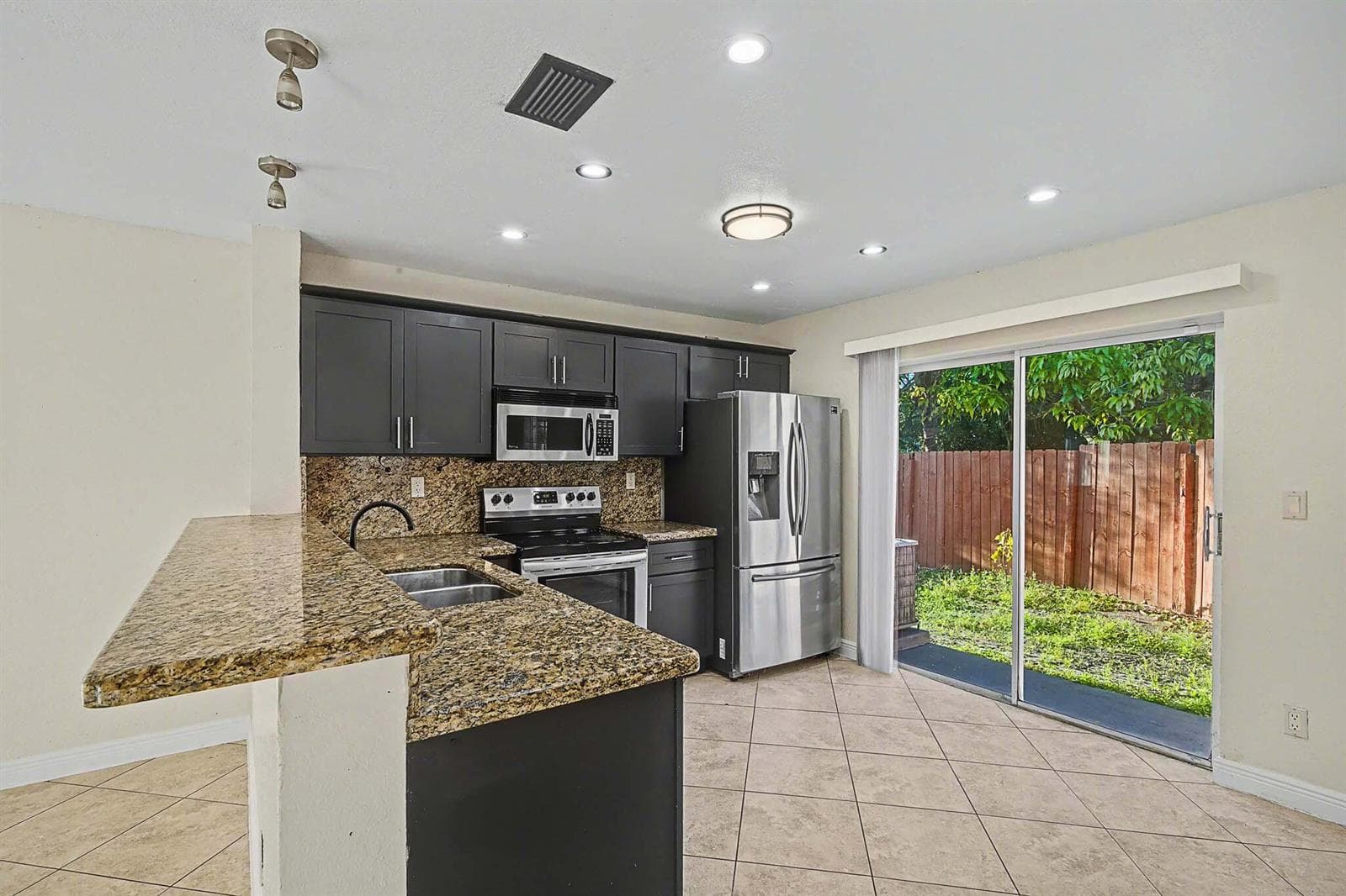 5789 WOODLAND POINT Drive, Tamarac, FL 33319 photo 2