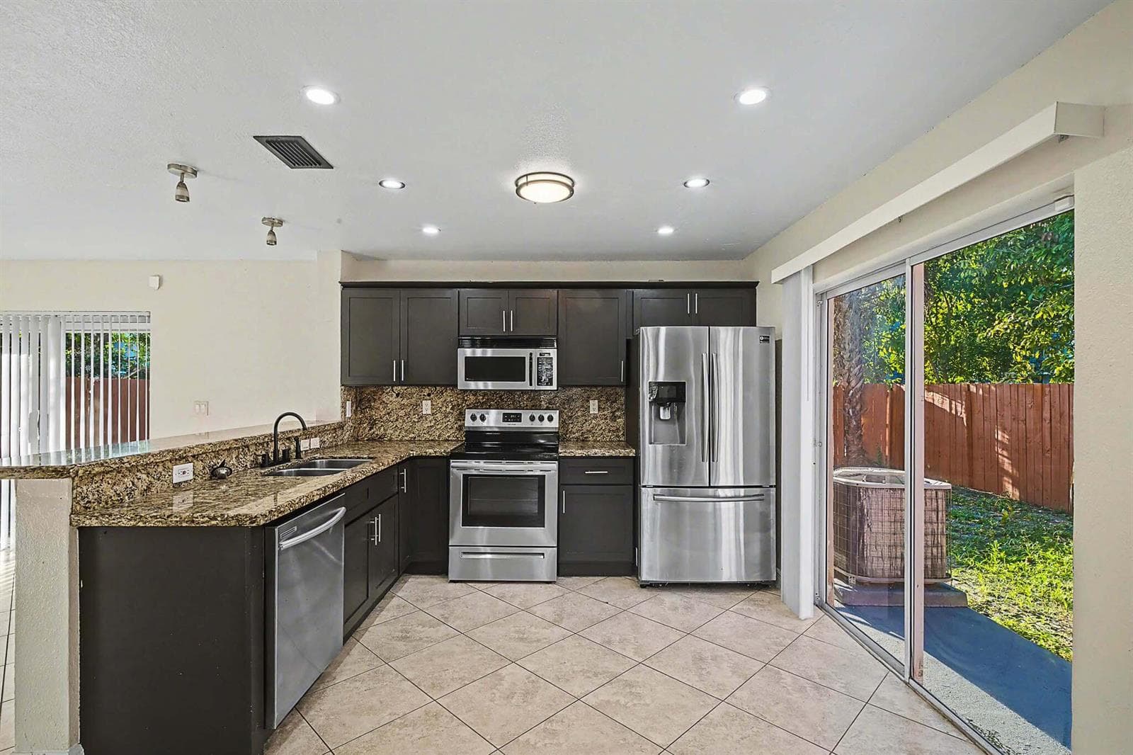 5789 WOODLAND POINT Drive, Tamarac, FL 33319 photo 3