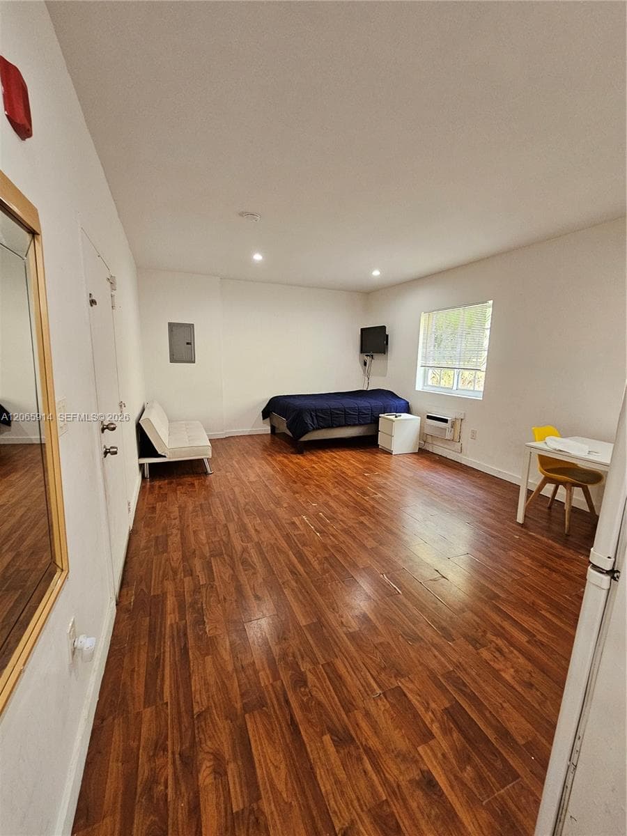 1345 Pennsylvania Ave # 3C, Miami Beach, FL 33139 photo 2