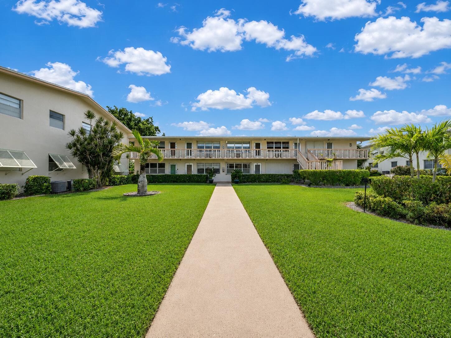 43 BERKSHIRE B, West Palm Beach, FL 33417 photo 2