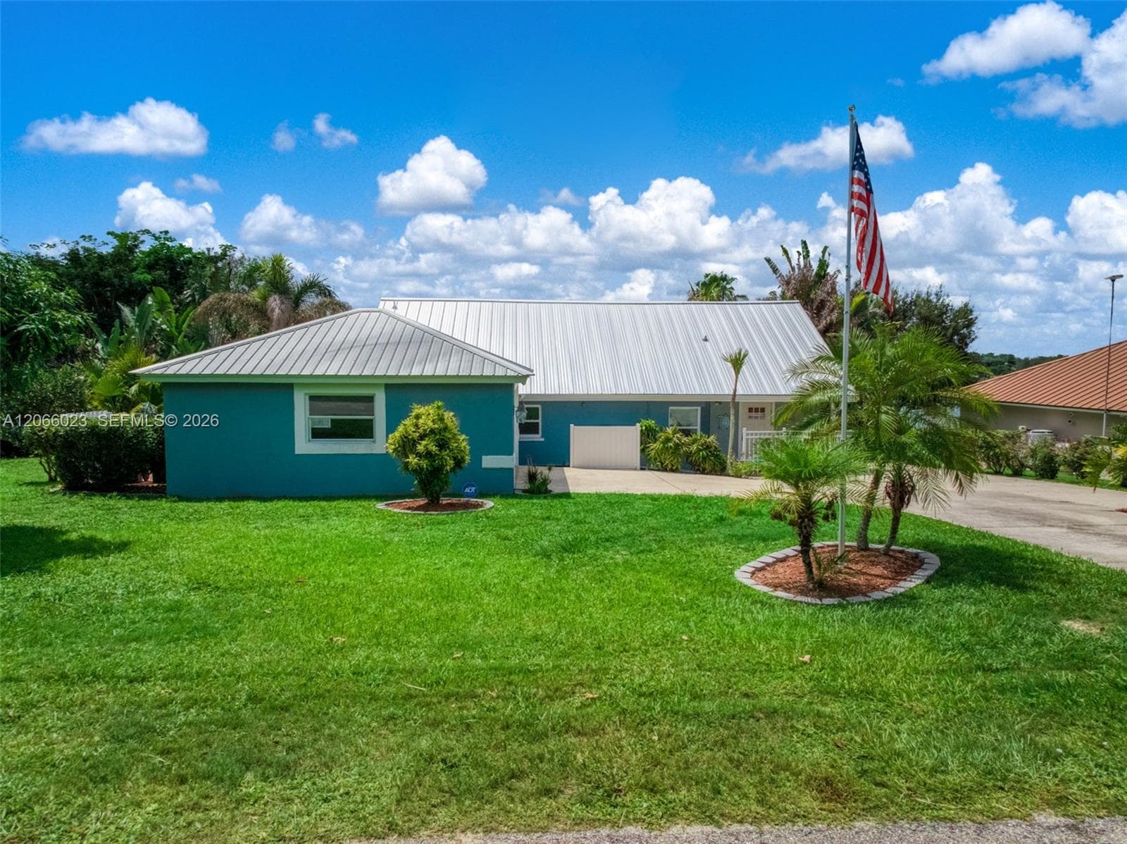 137 McCoy Dr, Lake Placid, FL 33852 photo 2