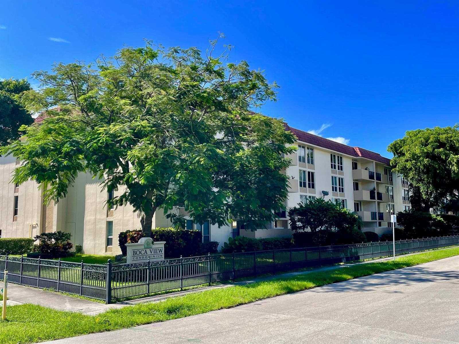1000 Spanish River Road # 1B, Boca Raton, FL 33432