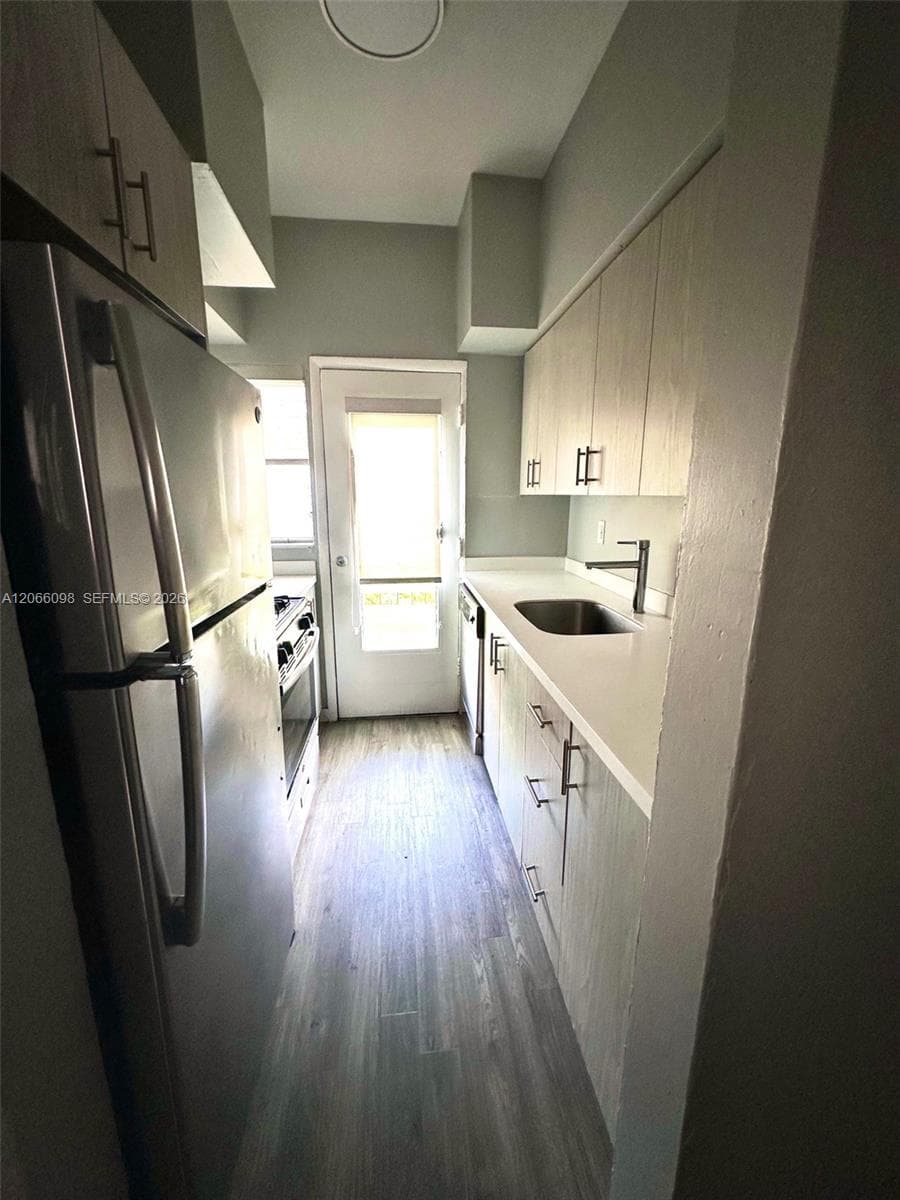 710 Meridian Ave # 10, Miami Beach, FL 33139 photo 4