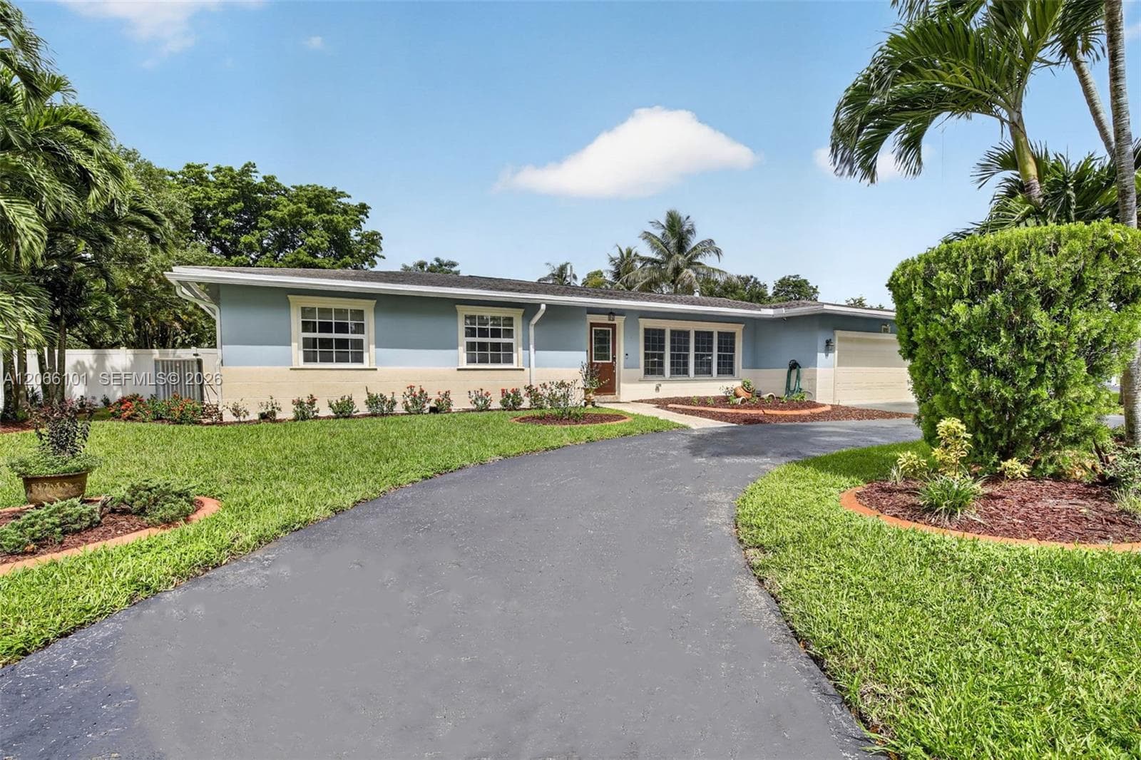 801 Ixora Ln, Plantation, FL 33317 photo 2