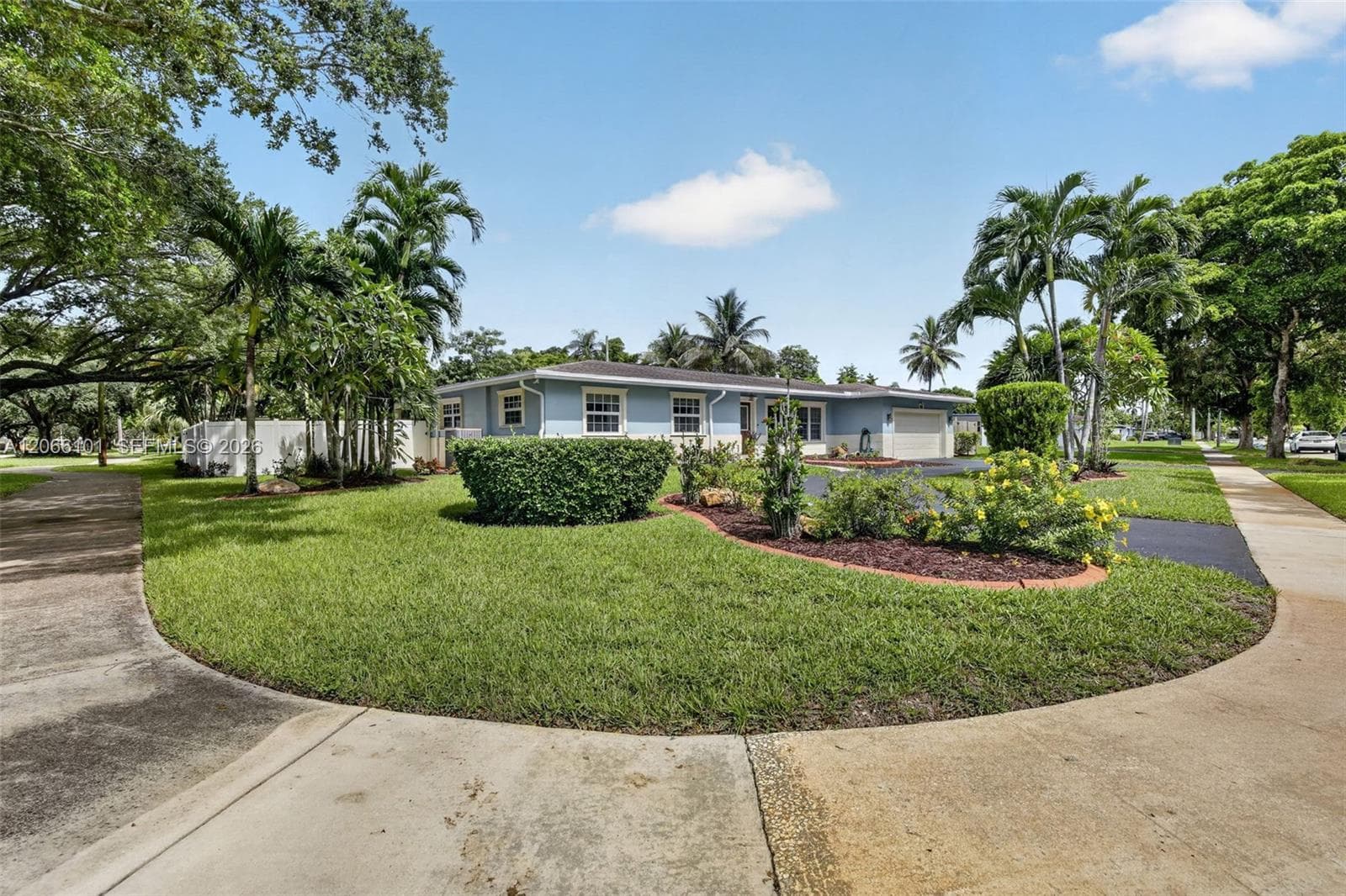801 Ixora Ln, Plantation, FL 33317 photo 3