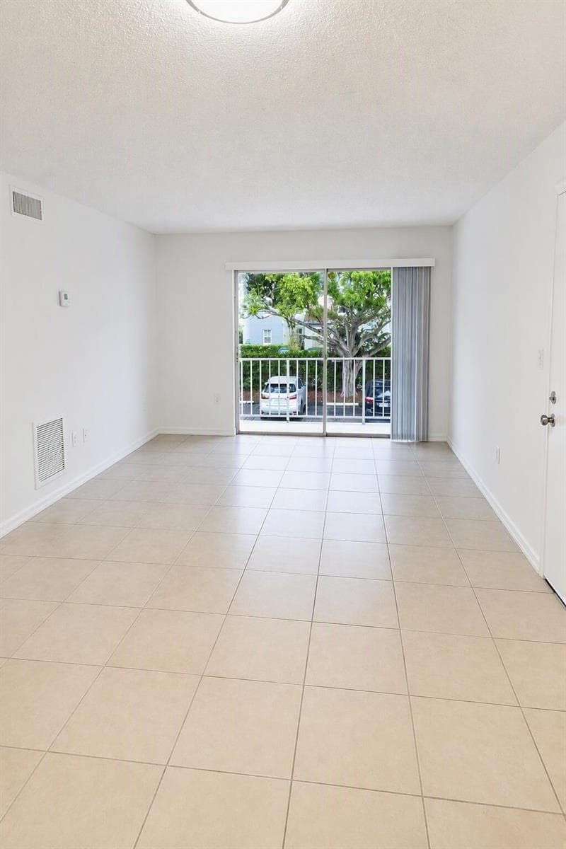 431 EXECUTIVE CENTER Drive # 204, West Palm Beach, FL 33401 photo 2