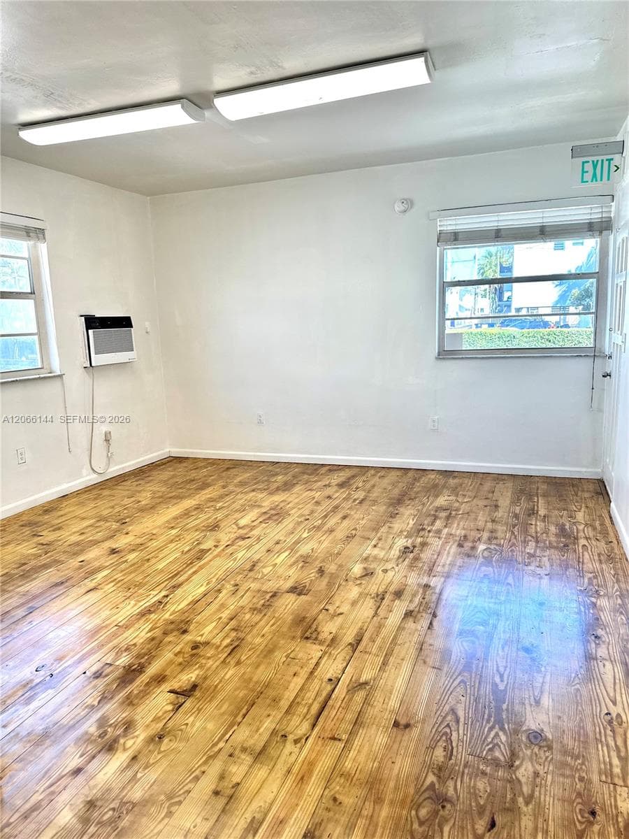 720 6th St, Miami Beach, FL 33139 photo 2