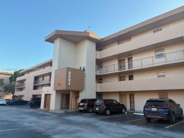 8893 Fontainebleau Blvd # 304, Miami, FL 33172