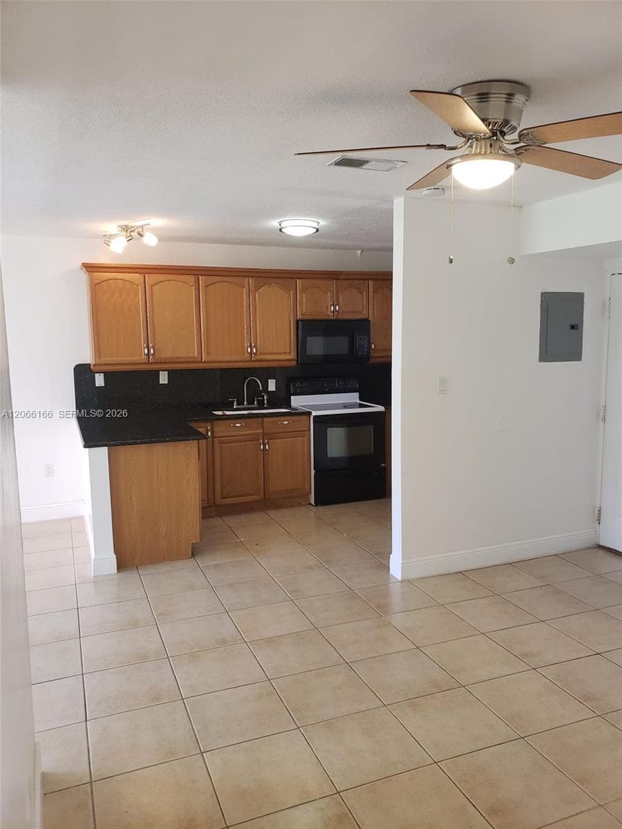 8425 NW 8th St # 104, Miami, FL 33126 photo 2