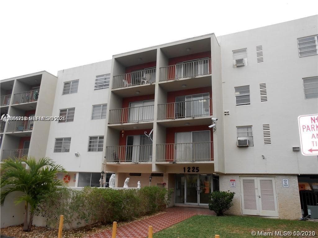 1225 NE 124th St # 28A, North Miami, FL 33161