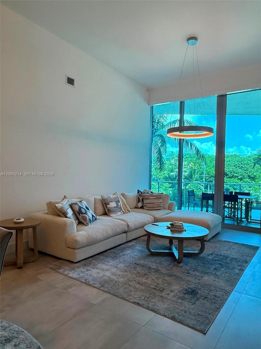 701 N Fort Lauderdale Blvd # 214, Fort Lauderdale, FL 33304 photo 2