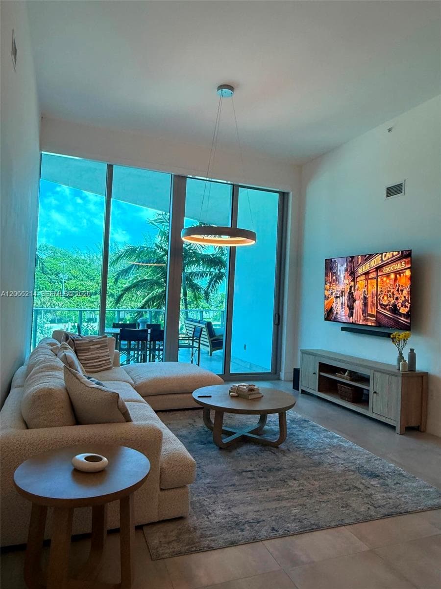701 N Fort Lauderdale Blvd # 214, Fort Lauderdale, FL 33304