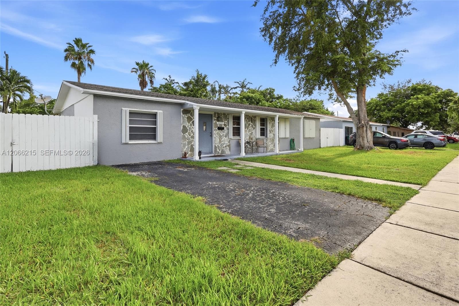 10235 Pan American Dr, Cutler Bay, FL 33189 photo 2