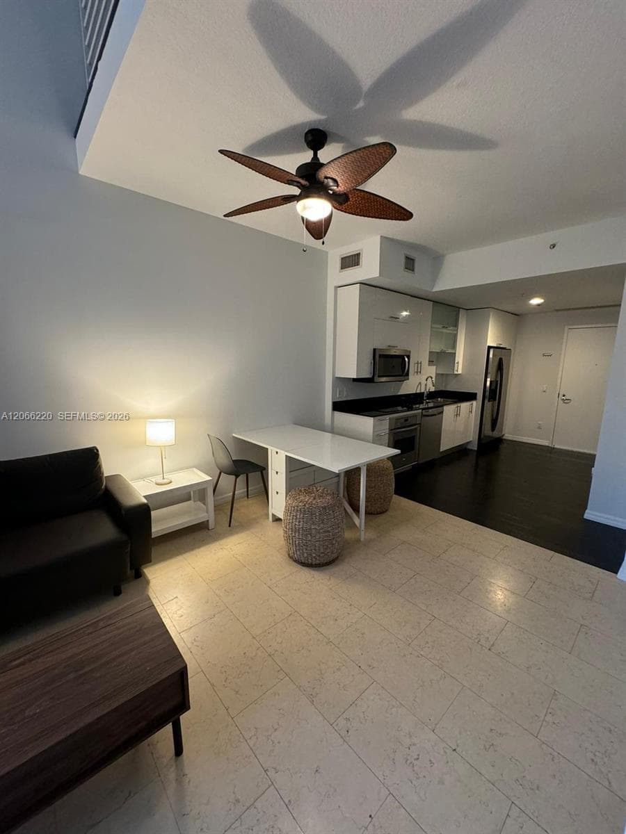 60 SW 13th St # 2202, Miami, FL 33130 photo 2