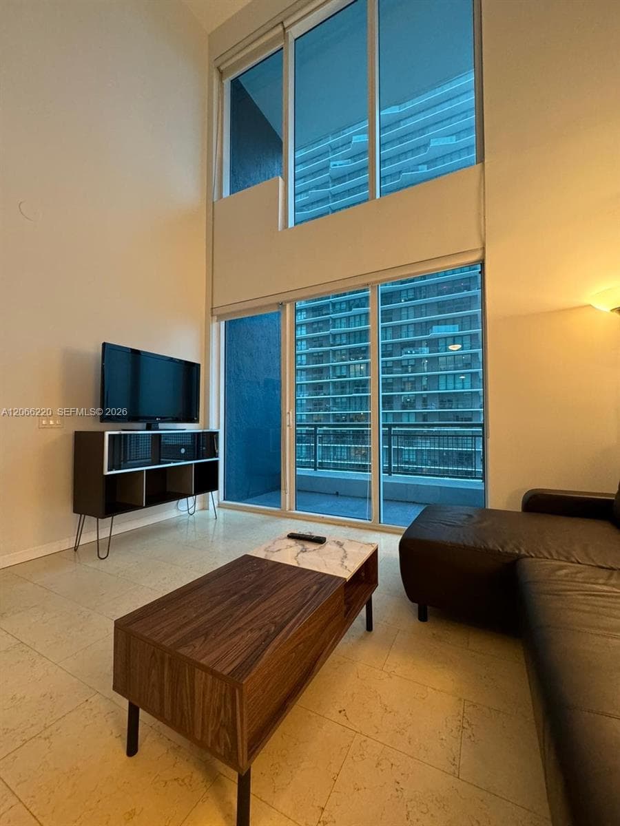 60 SW 13th St # 2202, Miami, FL 33130 photo 3