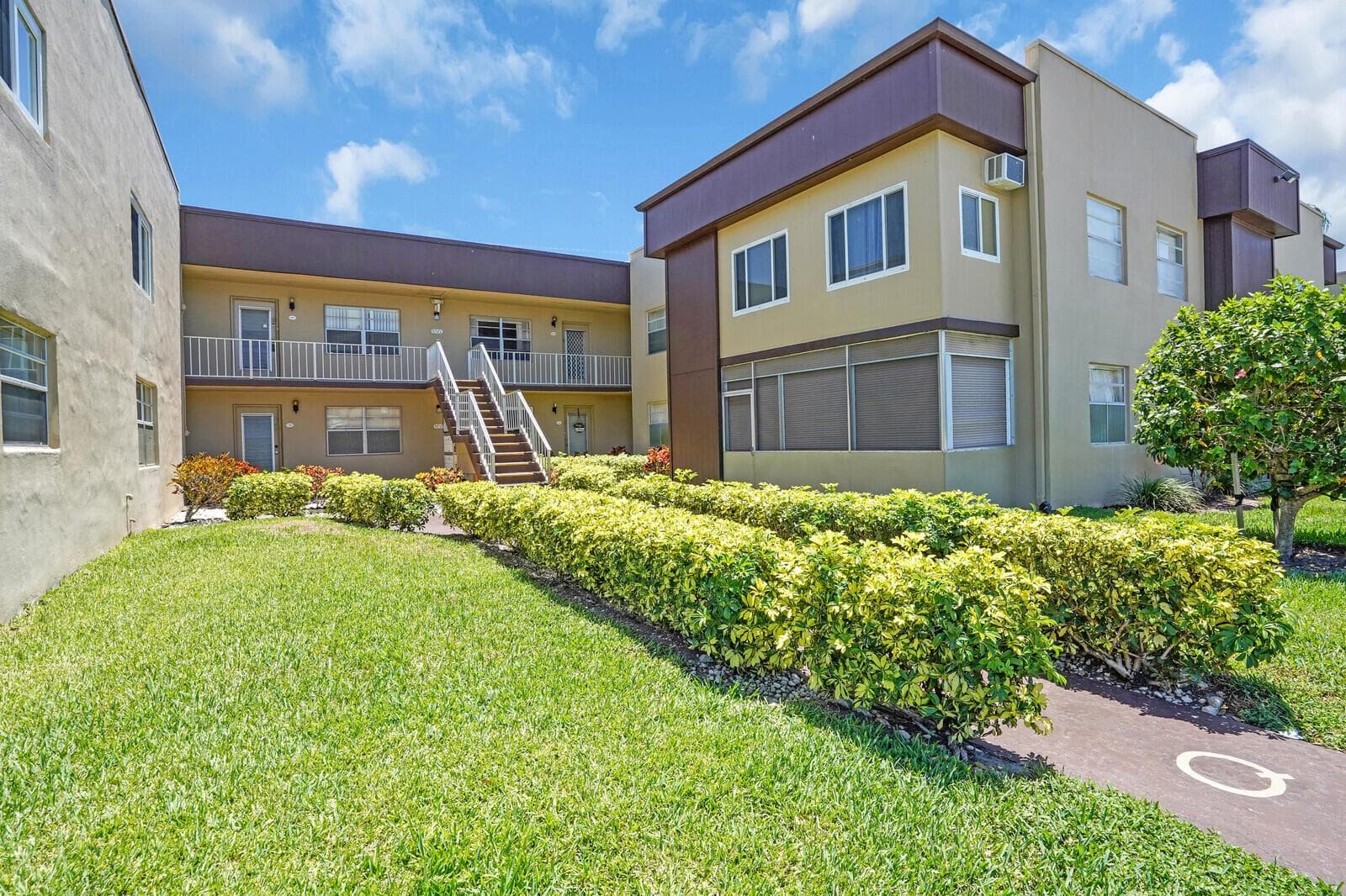 810 Burgundy Q, Delray Beach, FL 33484 photo 2