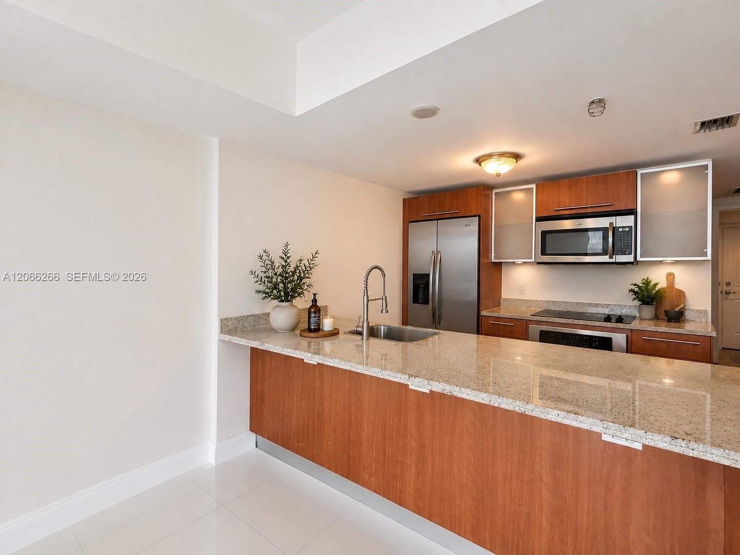 185 SW 7th St # 3105, Miami, FL 33130 photo 3