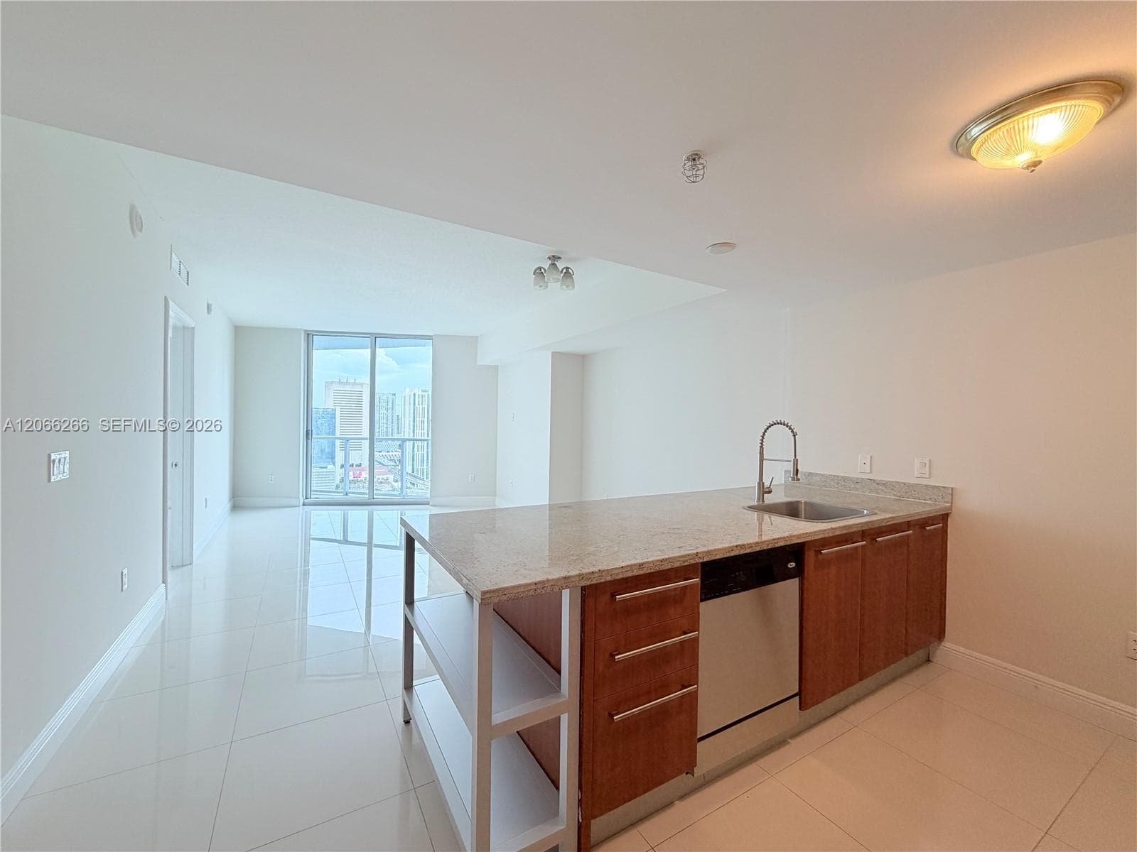 185 SW 7th St # 3105, Miami, FL 33130 photo 5