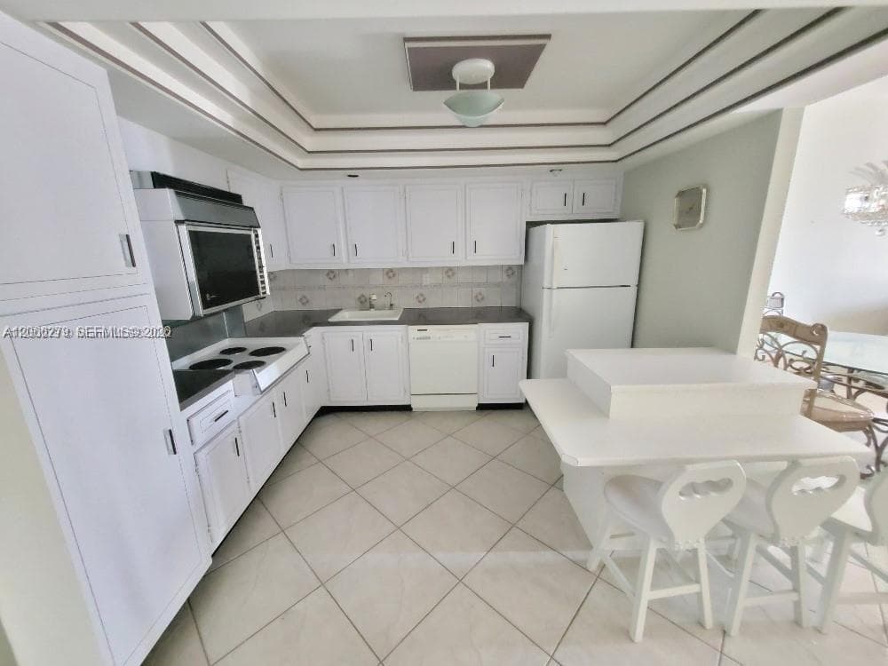 18041 Biscayne Blvd # 203, Aventura, FL 33160