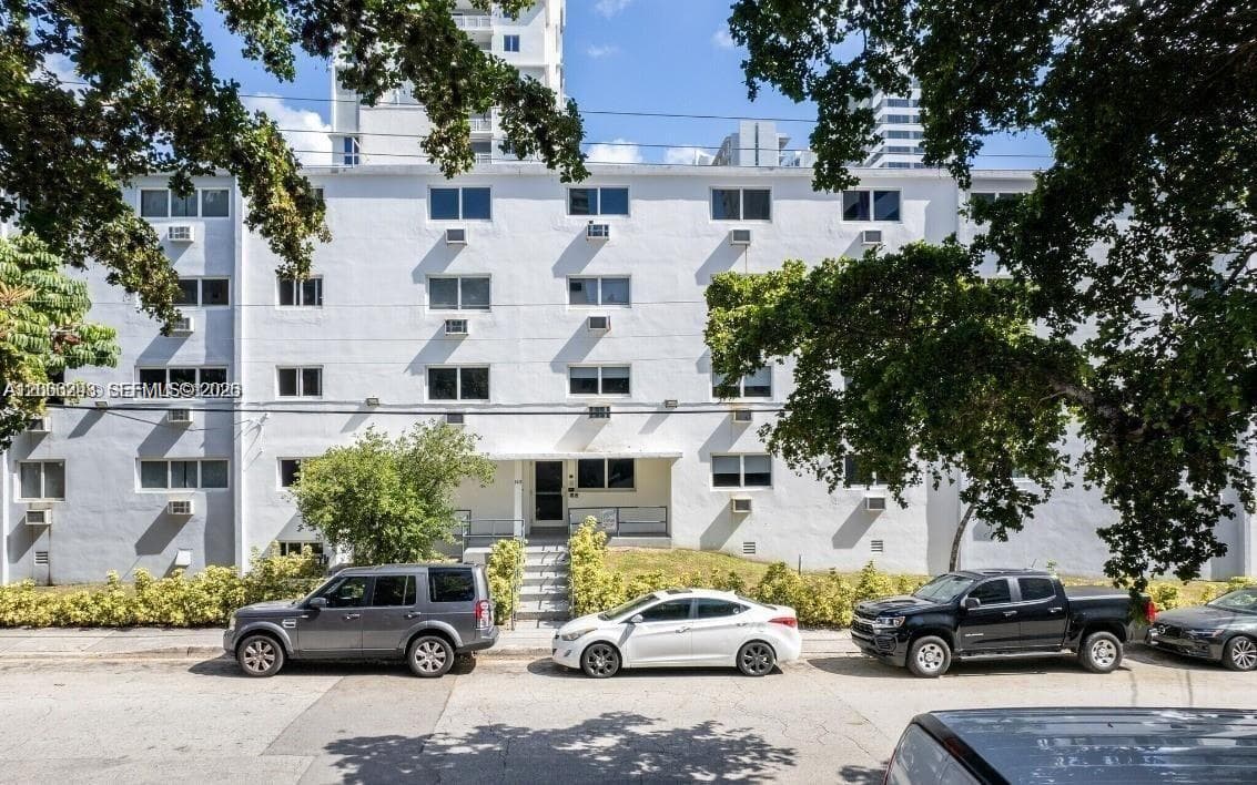 143 SW 9th St # 310, Miami, FL 33130