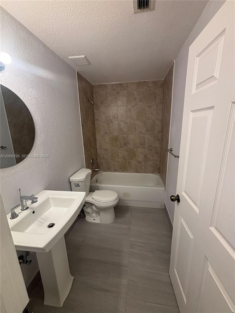 14042 NE 2nd Ave # 14042, Miami, FL 33161 photo 5