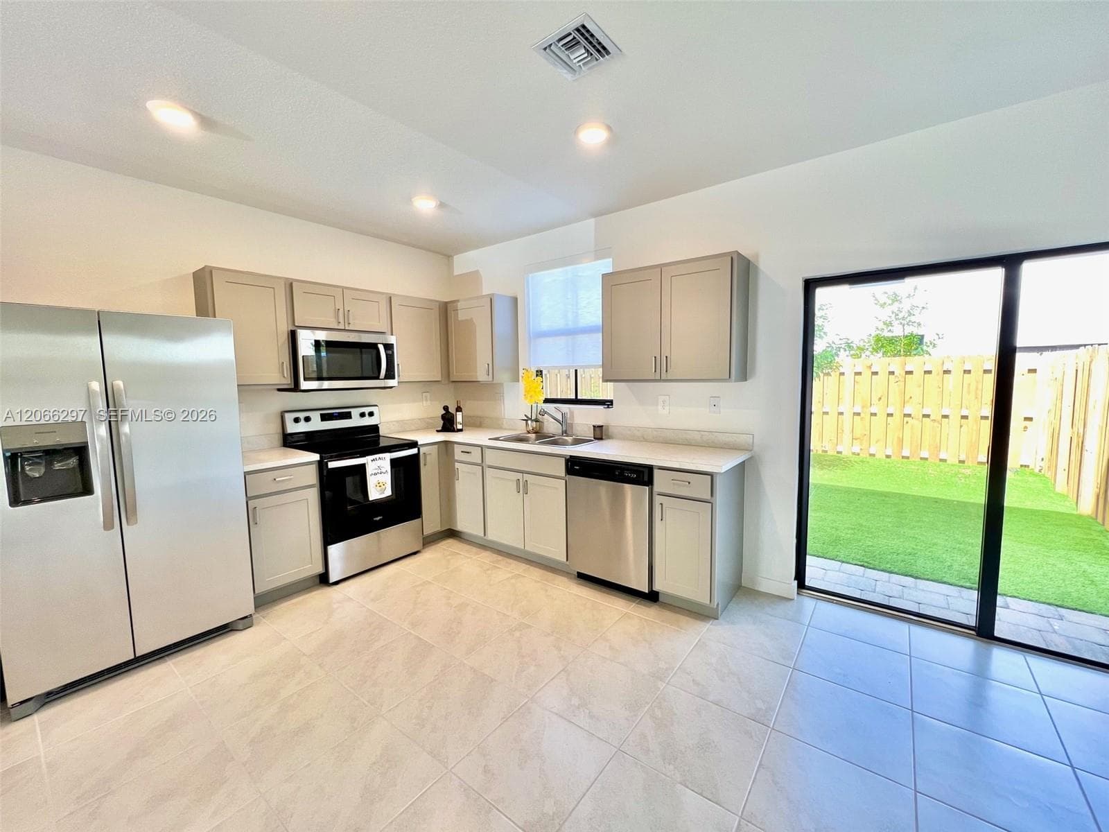 429 NE 12th Street # 0, Florida City, FL 33034 photo 2