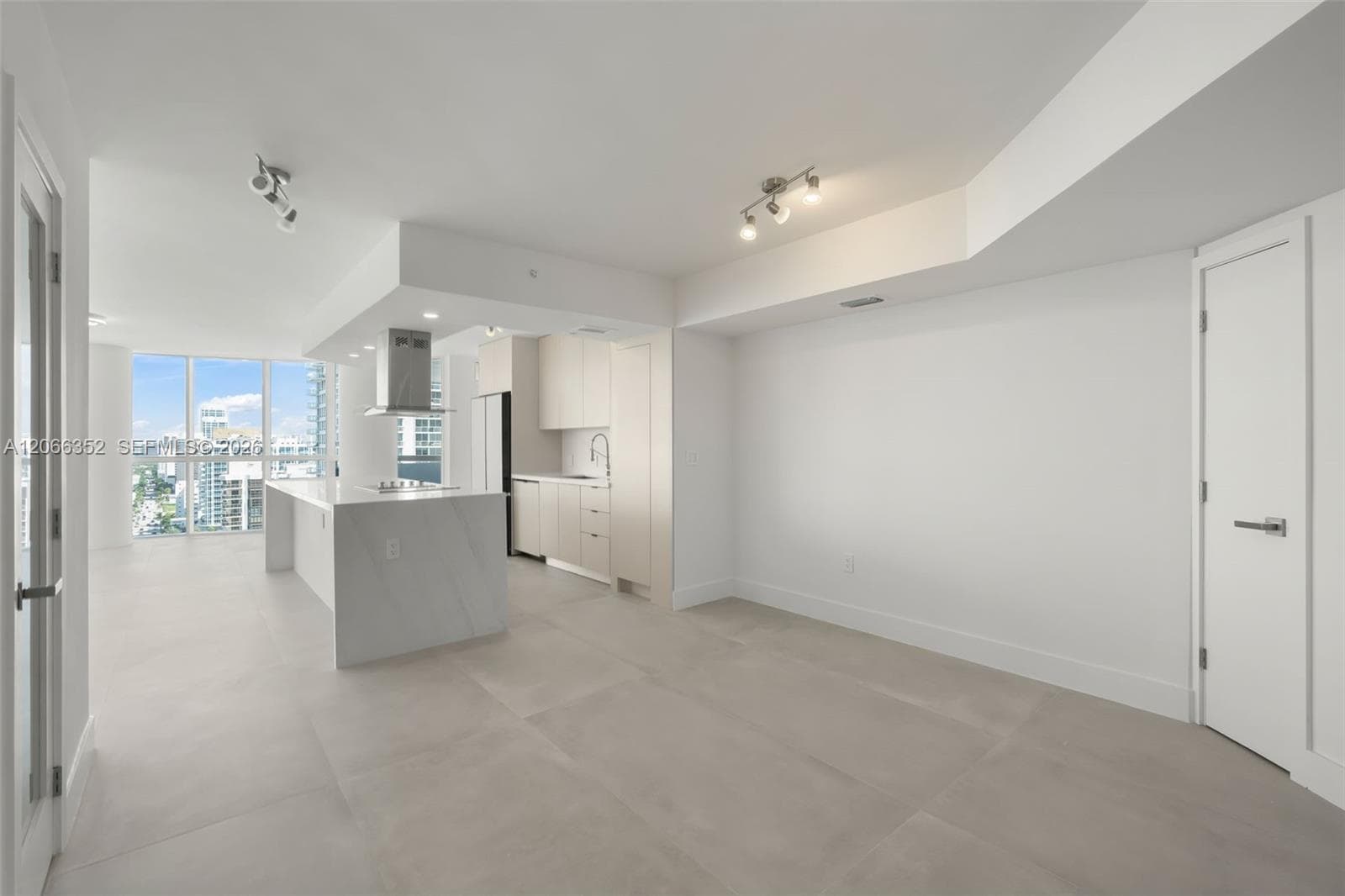 6301 Collins Ave # 2307, Miami Beach, FL 33141 photo 2