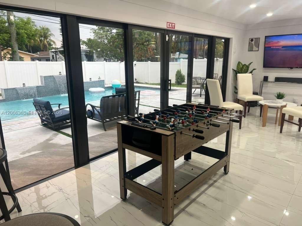 39 SE 7th St, Dania Beach, FL 33004 photo 3
