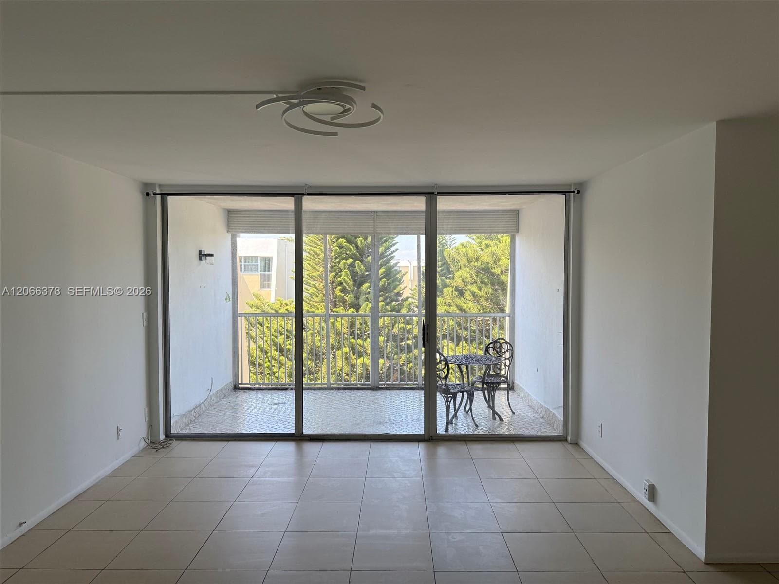 952 NE 199th St # 4K, Miami, FL 33179 photo 3
