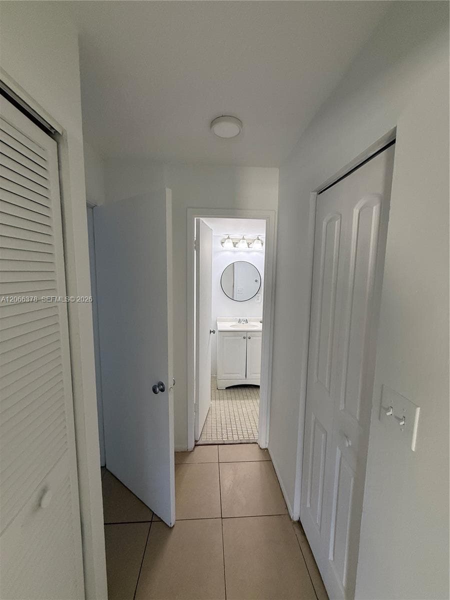 952 NE 199th St # 4K, Miami, FL 33179 photo 5