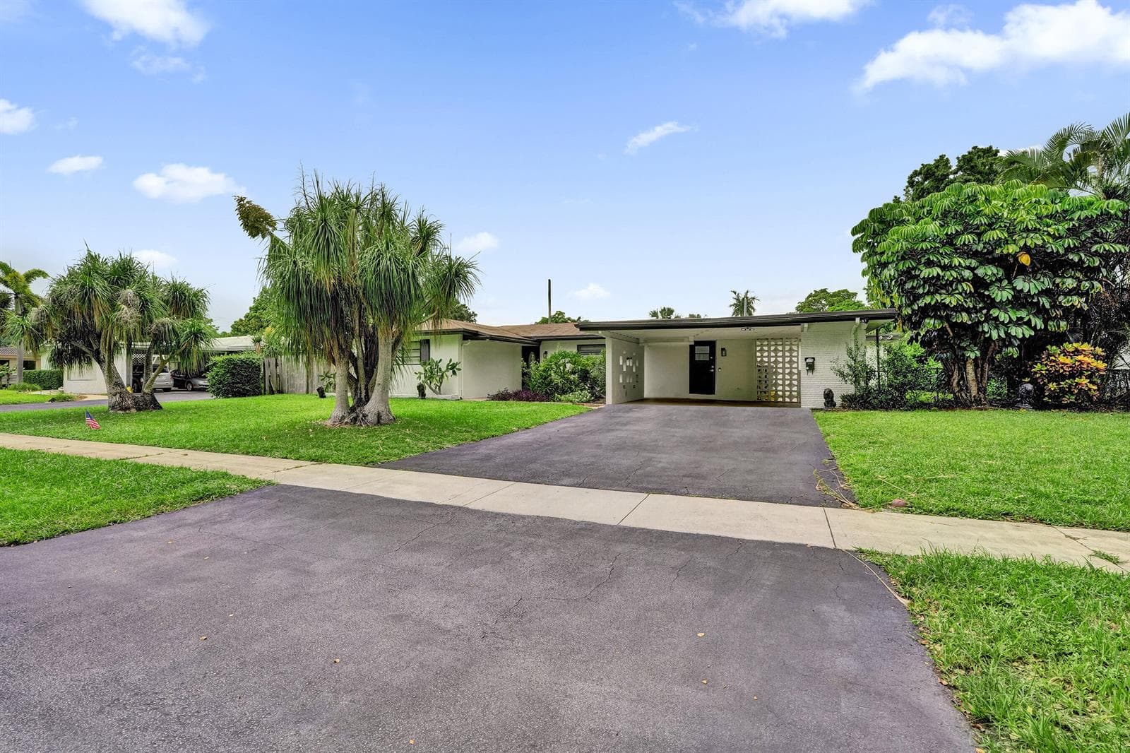 885 Azalea Court, Plantation, FL 33317 photo 2