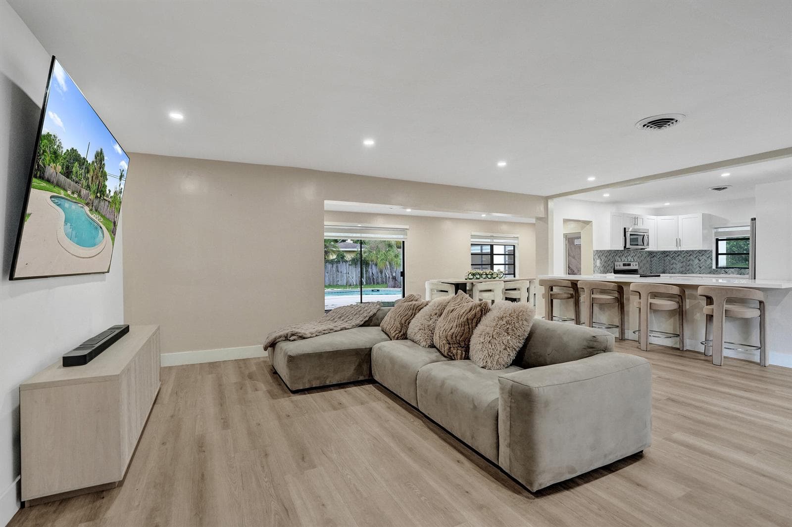 885 Azalea Court, Plantation, FL 33317 photo 4