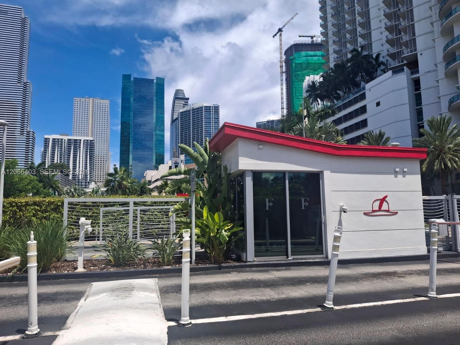 92 SW 3rd St # 3808, Miami, FL 33130 photo 4